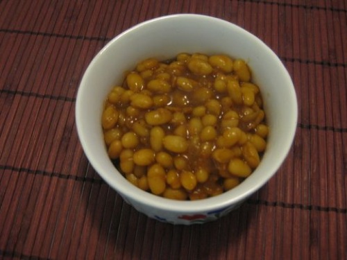 vegan baked beans in dish